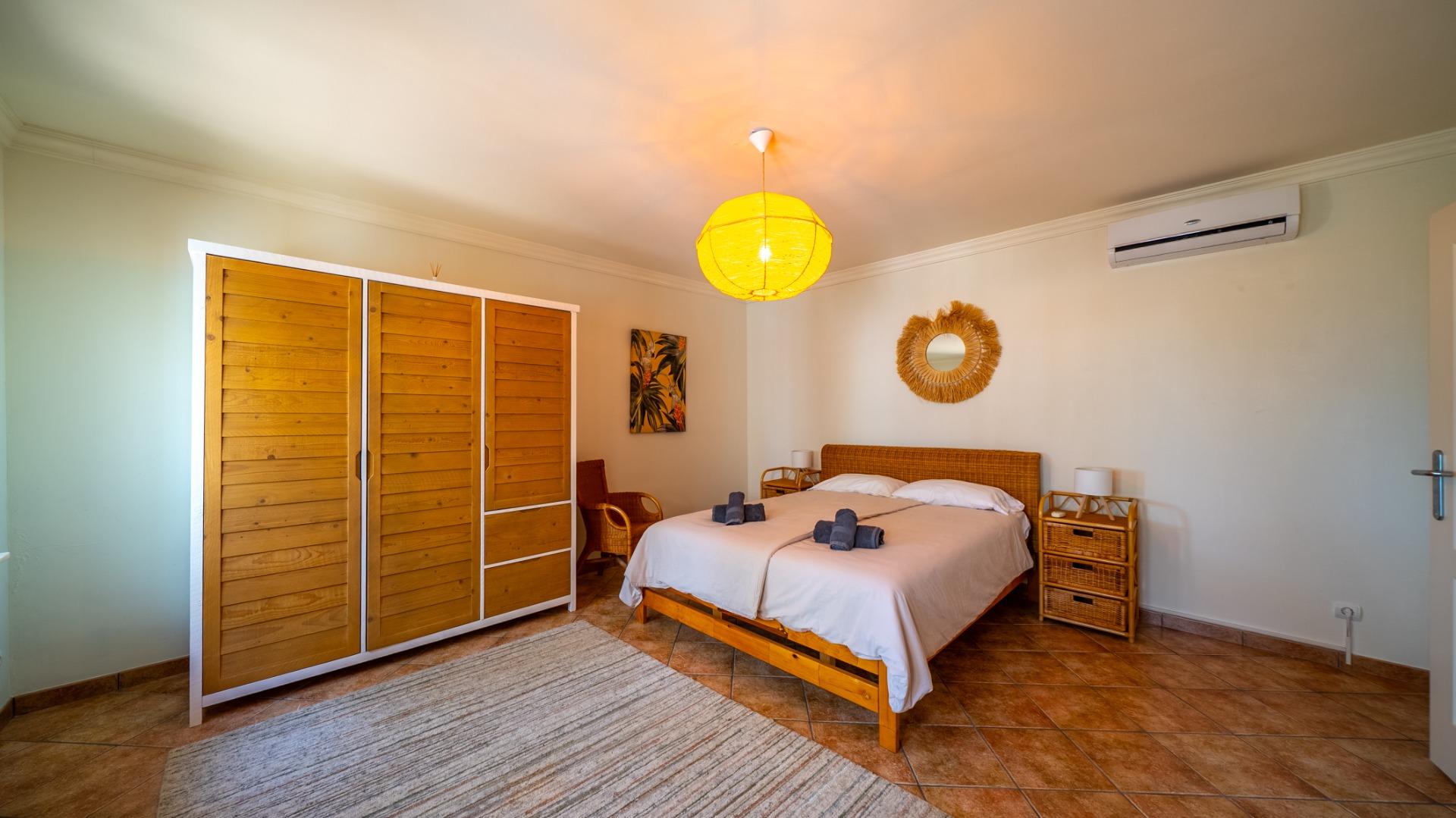 Villa with sea views and private pool in El Campello