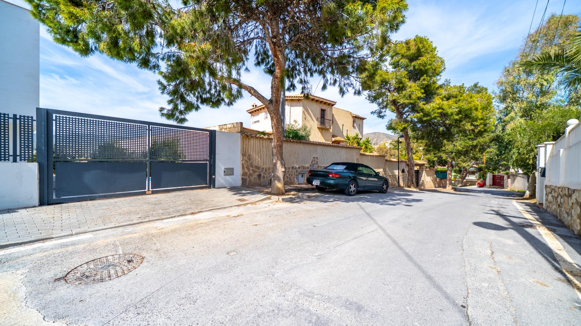 Villa with sea views and private pool in El Campello