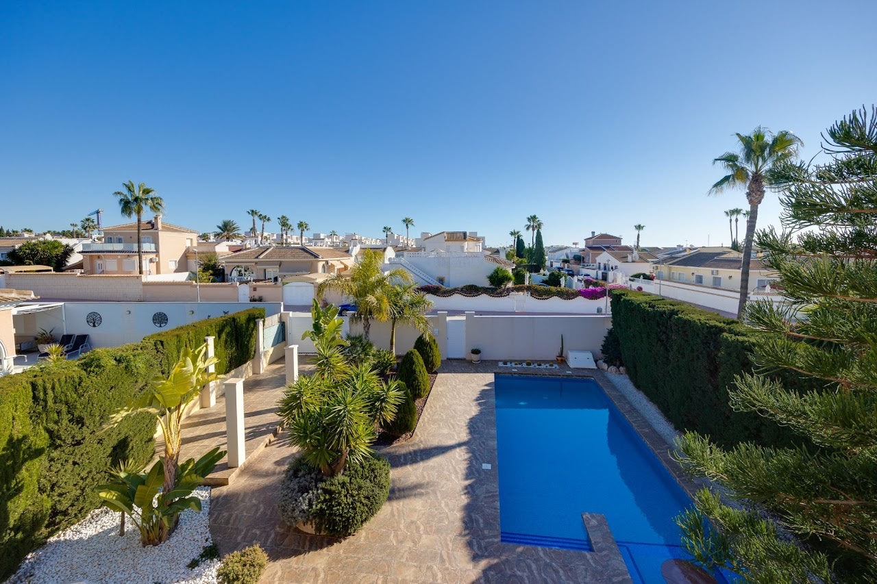 Сдаётся в аренду вилла с приватным бассейном и садом в Ciudad Quesada