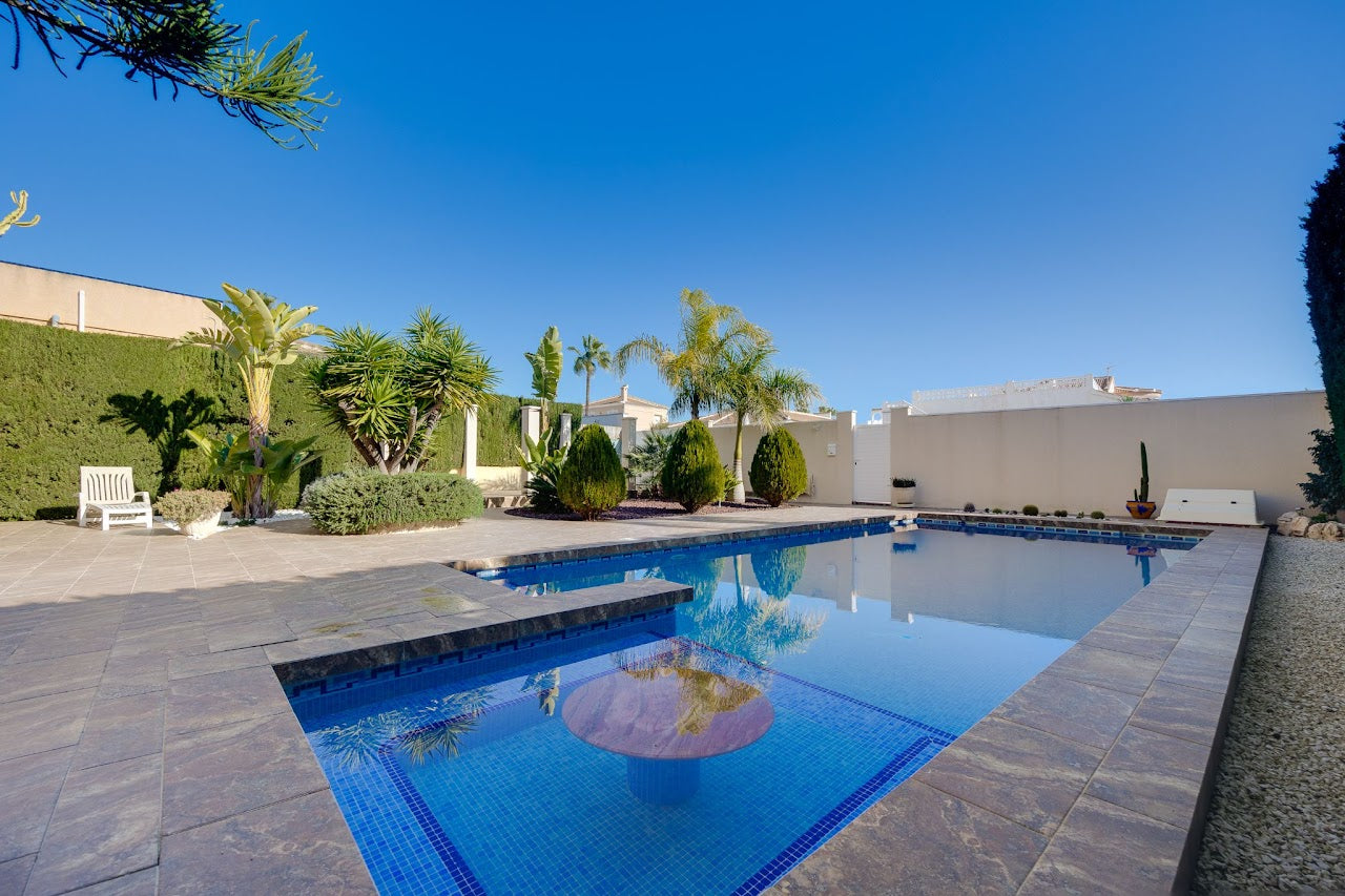 Сдаётся в аренду вилла с приватным бассейном и садом в Ciudad Quesada