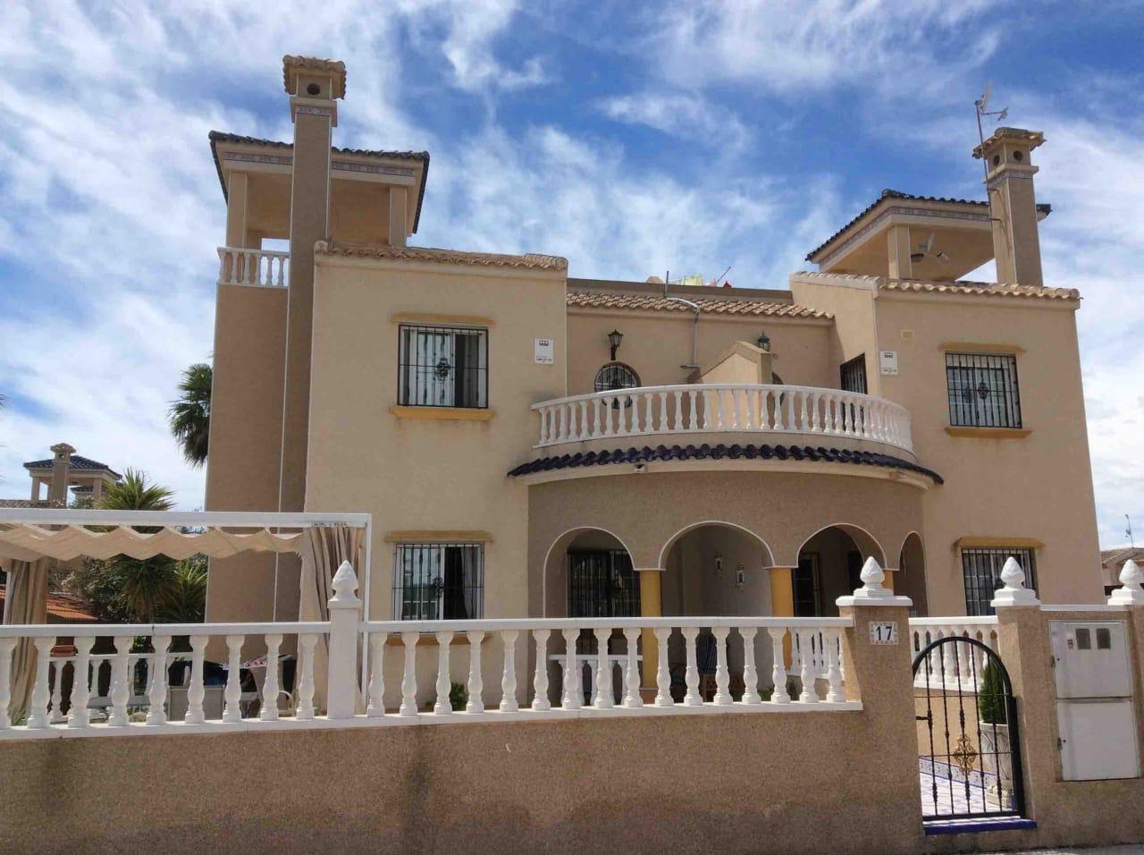 Long-Term Rental – House with Fireplace, Solarium &amp; BBQ Area in El Raso