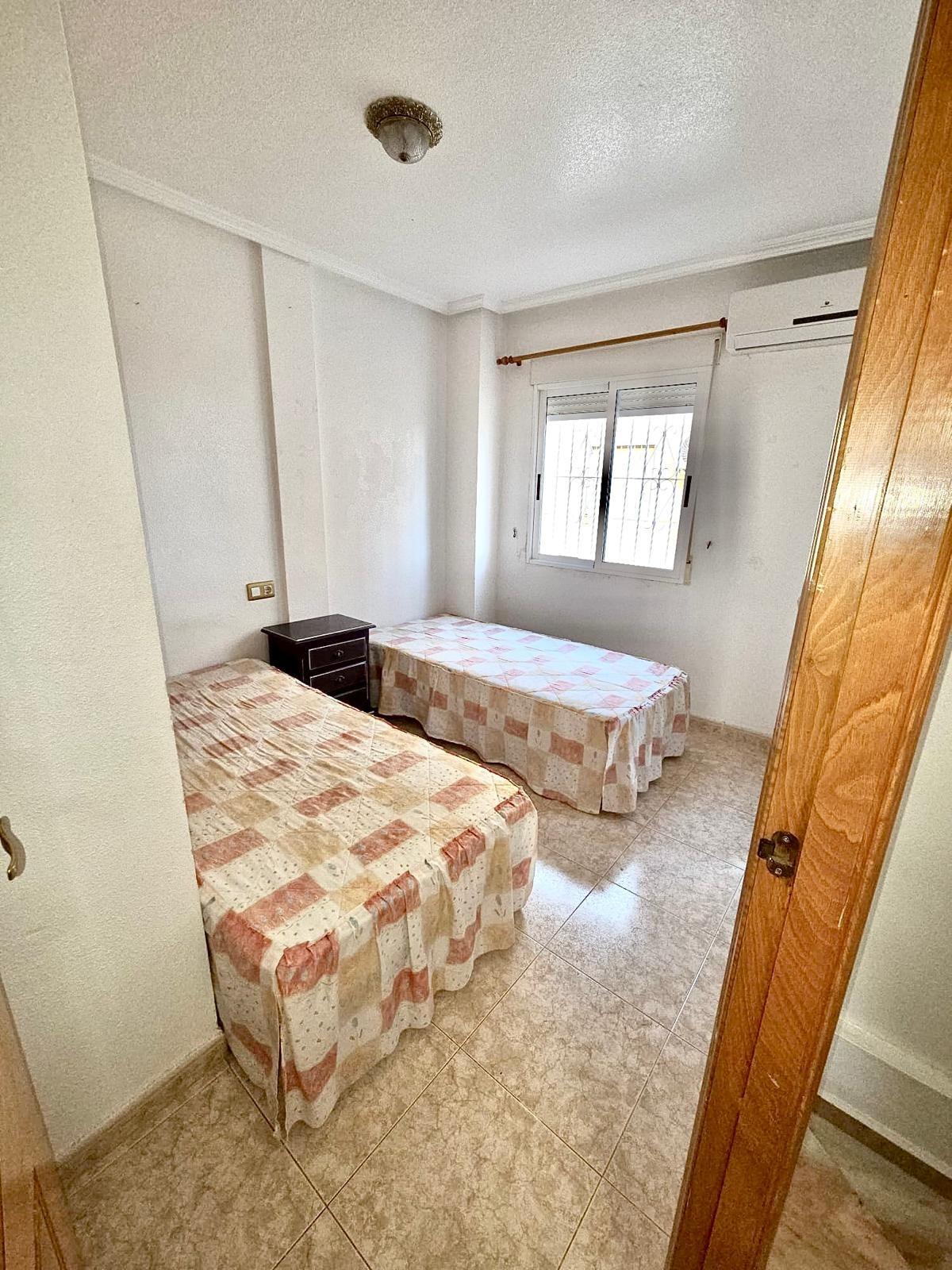 Townhouse with garage, solarium and pool in Laguna, Orihuela Costa