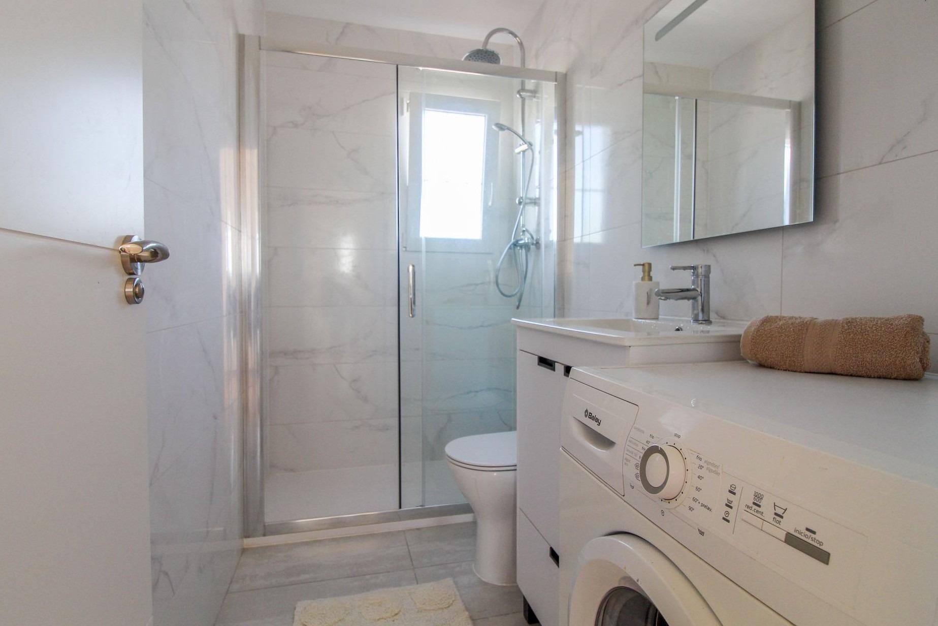 Светлый пентхаус в Punta Prima — 2 спальни, 2 ванные, 97 m², террасы с видом — 247.000€