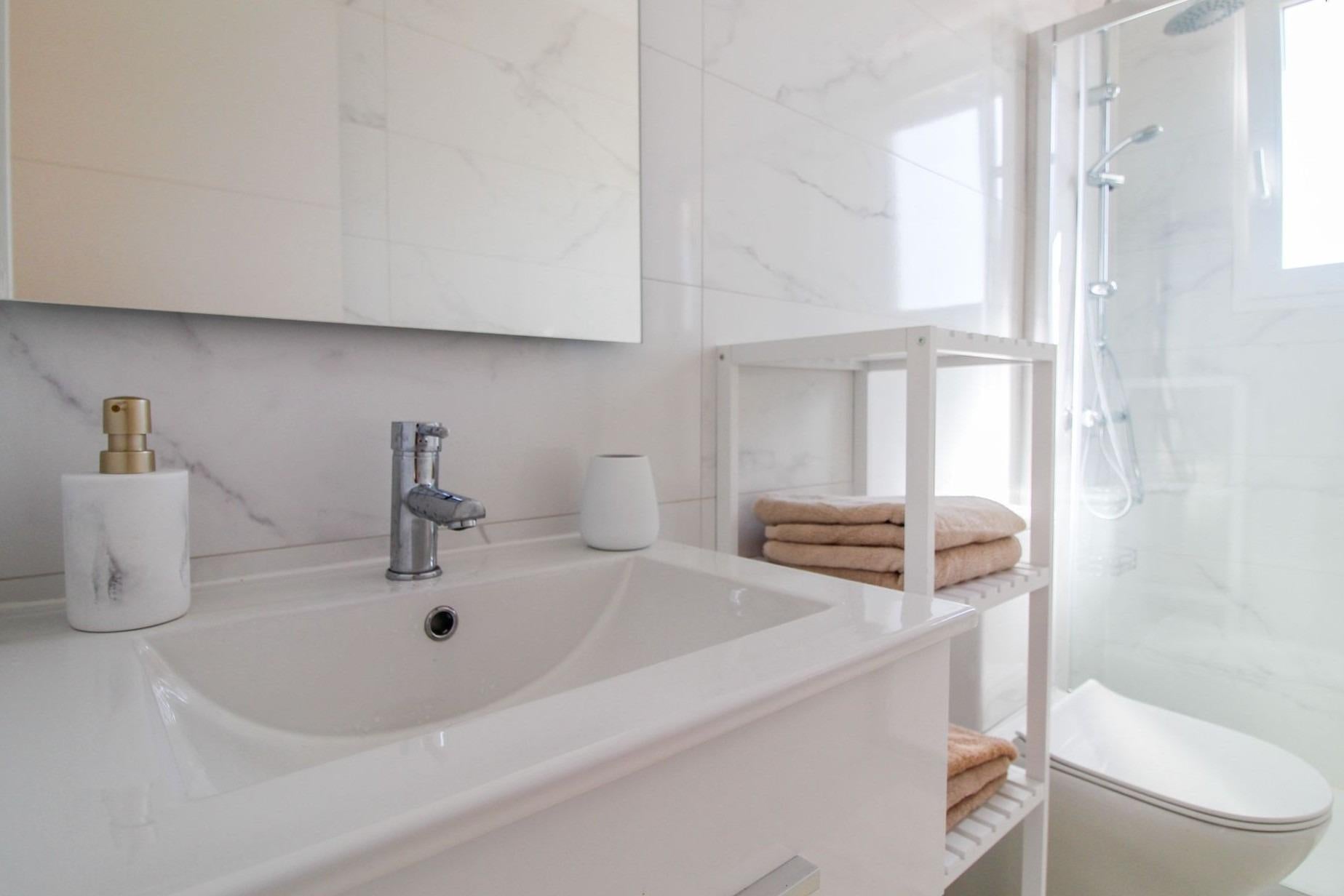 Светлый пентхаус в Punta Prima — 2 спальни, 2 ванные, 97 m², террасы с видом — 247.000€