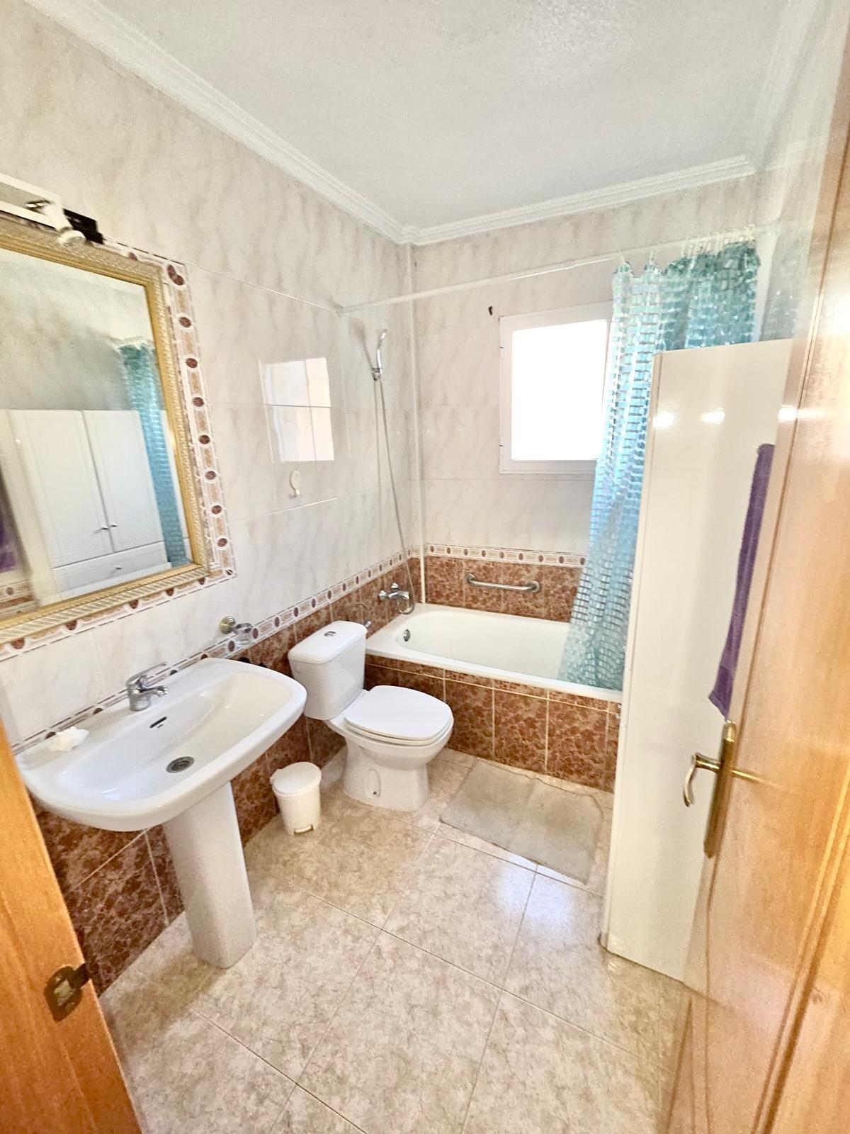 Townhouse with garage, solarium and pool in Laguna, Orihuela Costa