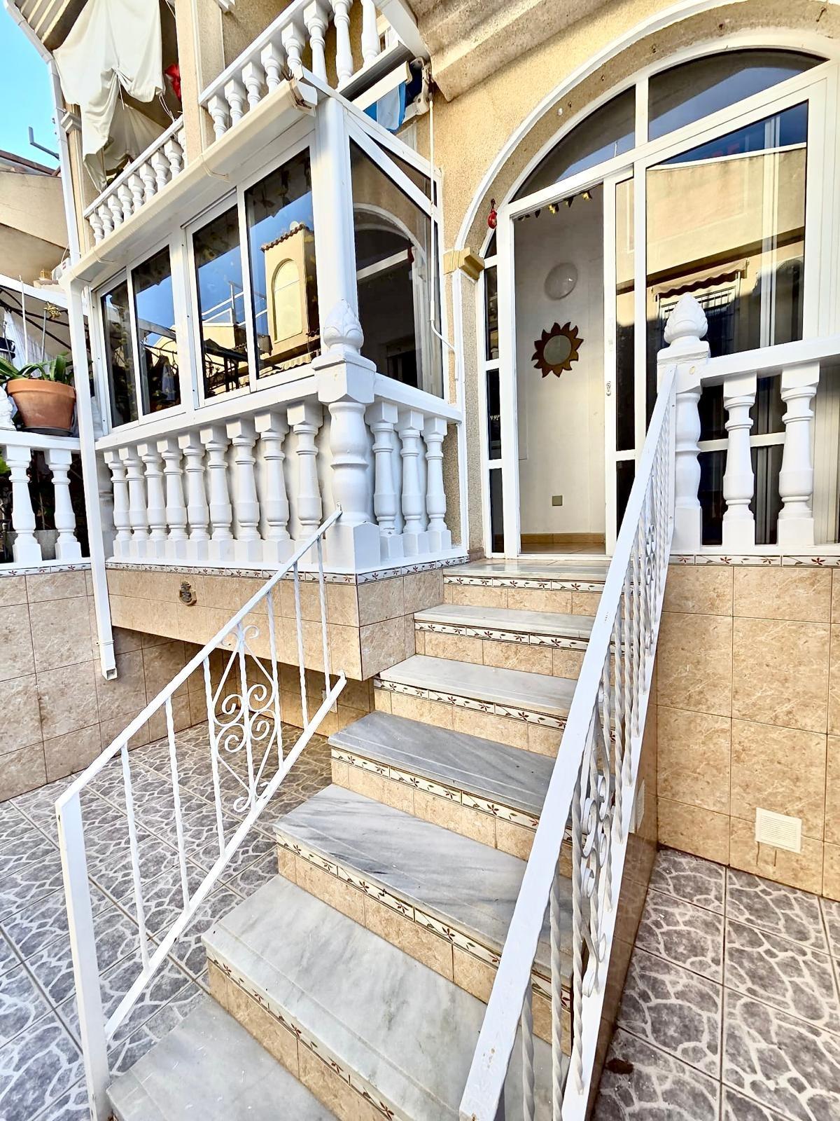 Townhouse with garage, solarium and pool in Laguna, Orihuela Costa