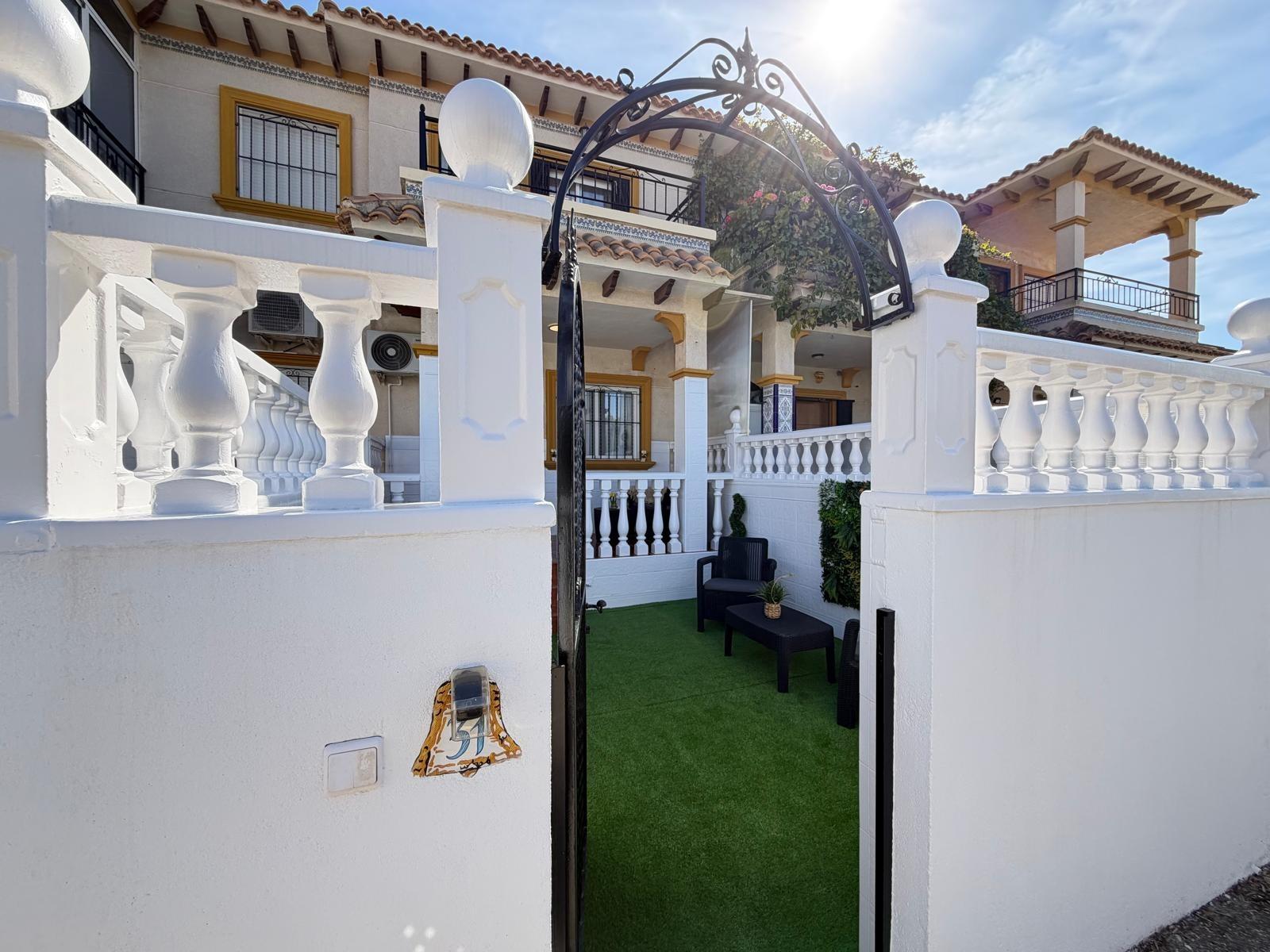 Renovated townhouse in Punta Prima — 3 bedrooms, garden and pool