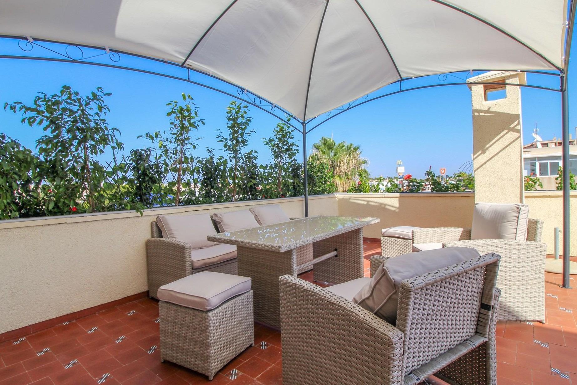 Светлый пентхаус в Punta Prima — 2 спальни, 2 ванные, 97 m², террасы с видом — 247.000€