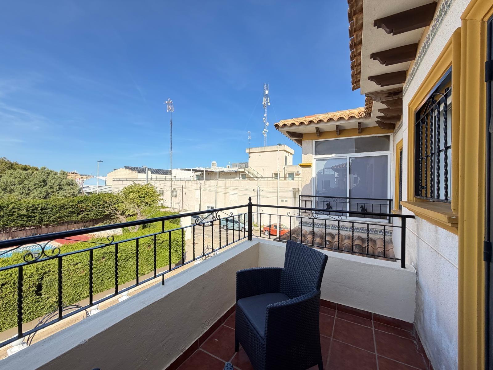 Renovated townhouse in Punta Prima — 3 bedrooms, garden and pool
