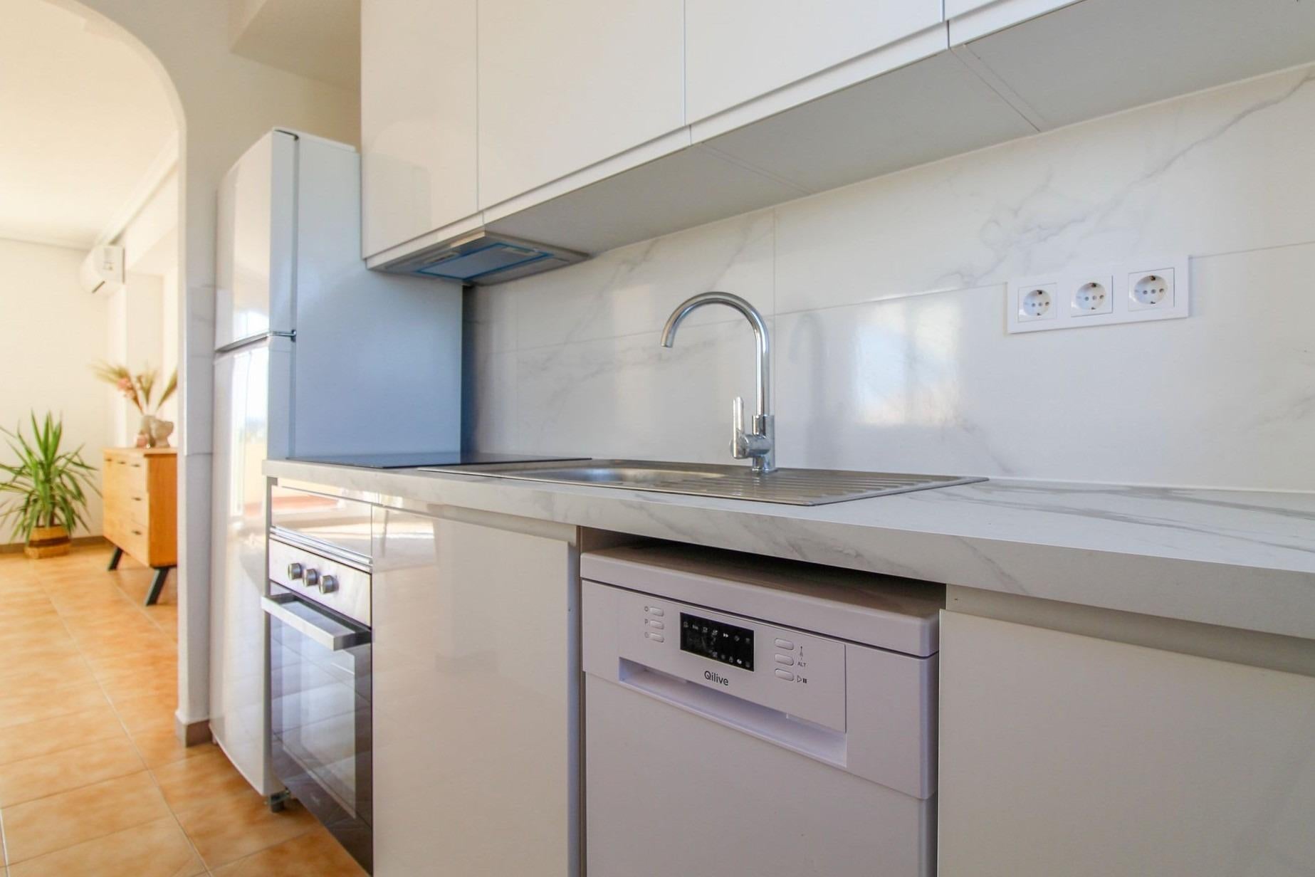 Светлый пентхаус в Punta Prima — 2 спальни, 2 ванные, 97 m², террасы с видом — 247.000€