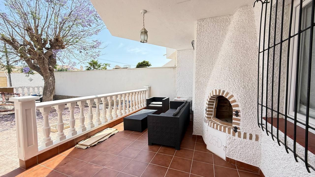 Renovated ground-floor bungalow in Cabo Roig — 800 m to the beach
