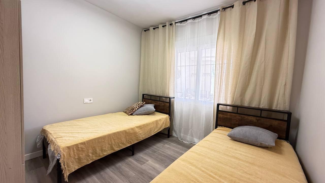 Renovated ground-floor bungalow in Cabo Roig — 800 m to the beach