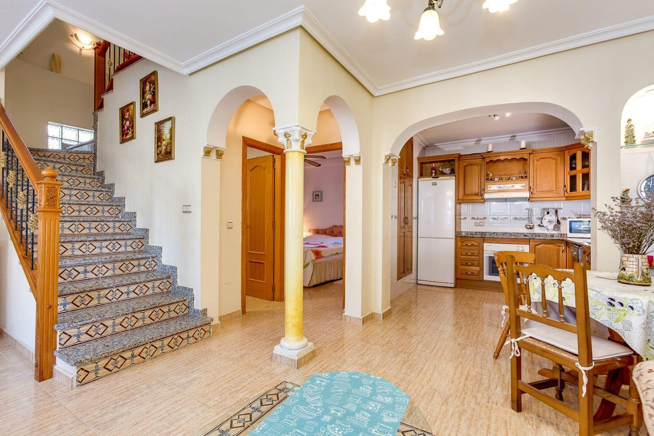 Long-Term Rental – House with Fireplace, Solarium &amp; BBQ Area in El Raso