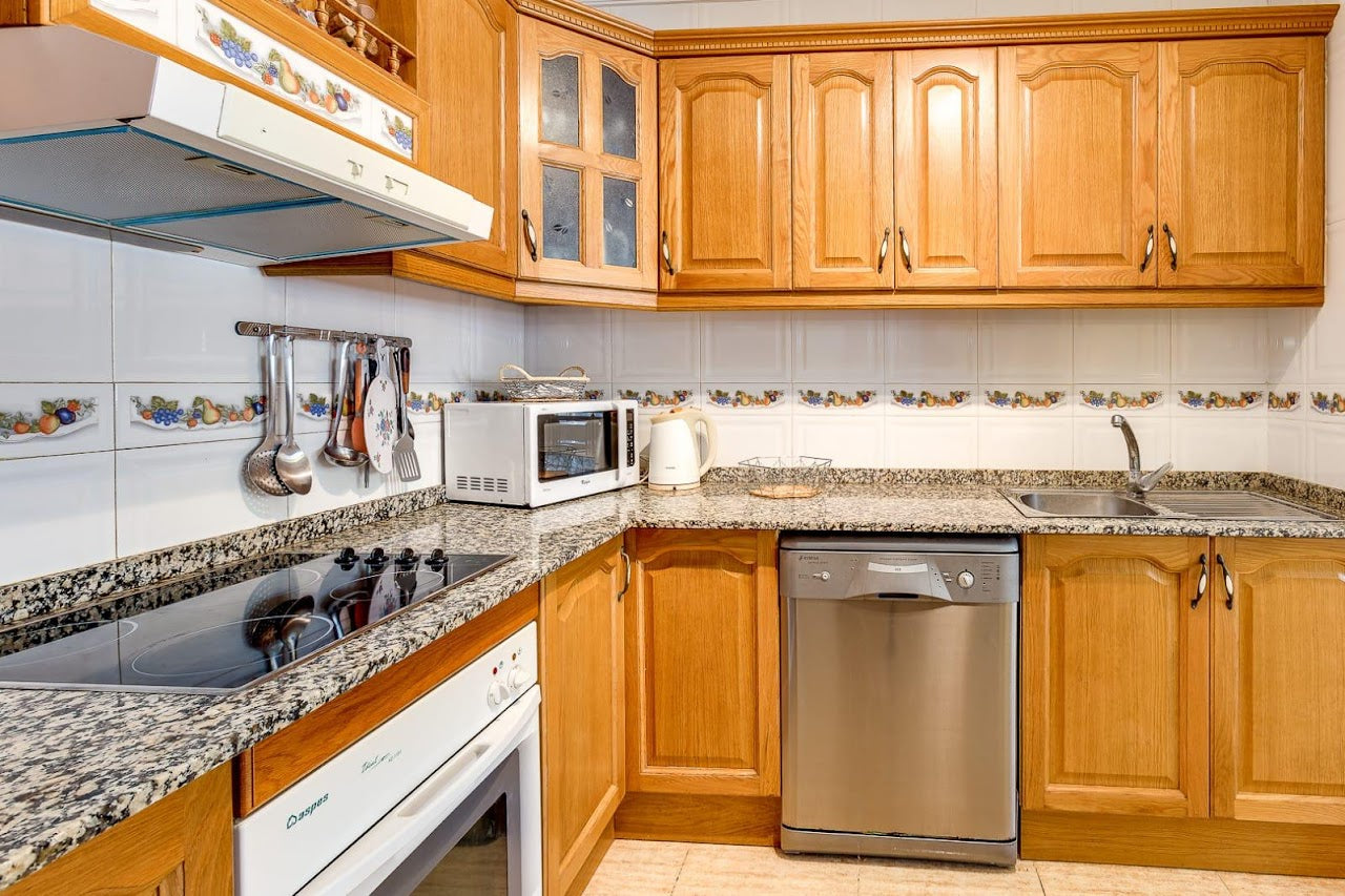 Long-Term Rental – House with Fireplace, Solarium &amp; BBQ Area in El Raso