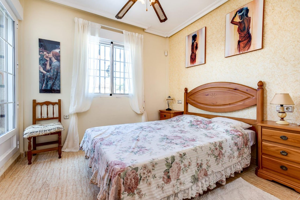 Long-Term Rental – House with Fireplace, Solarium &amp; BBQ Area in El Raso