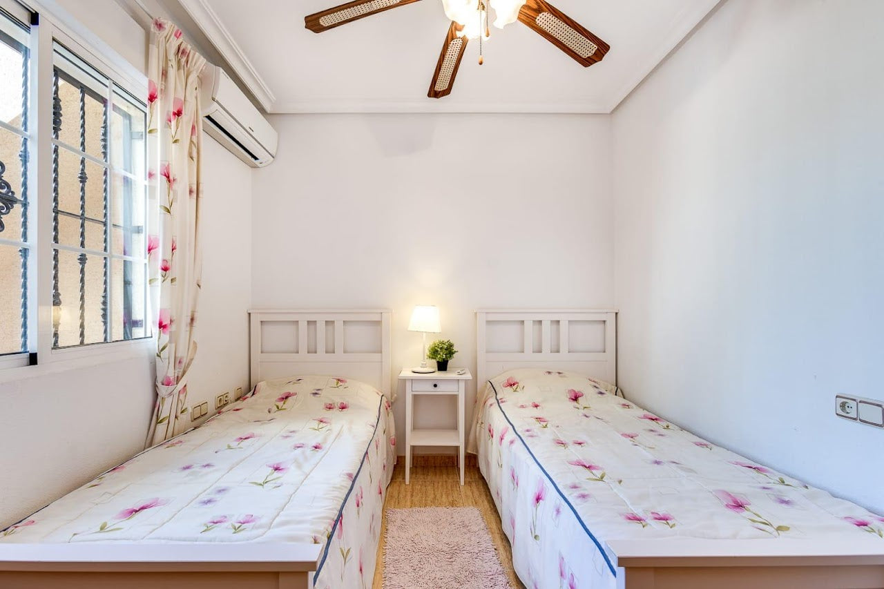 Long-Term Rental – House with Fireplace, Solarium &amp; BBQ Area in El Raso