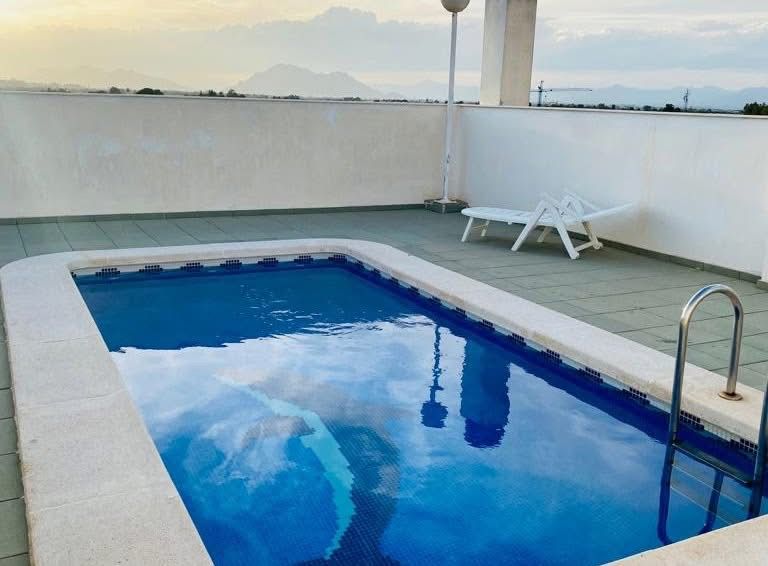 Long-Term Rental: Apartment with Parking and Pool in Formentera del Segura