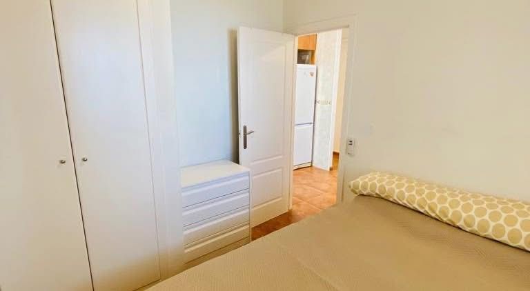 Long-Term Rental: Apartment with Parking and Pool in Formentera del Segura