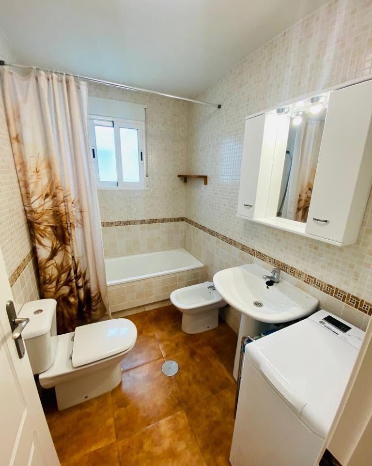 Long-Term Rental: Apartment with Parking and Pool in Formentera del Segura