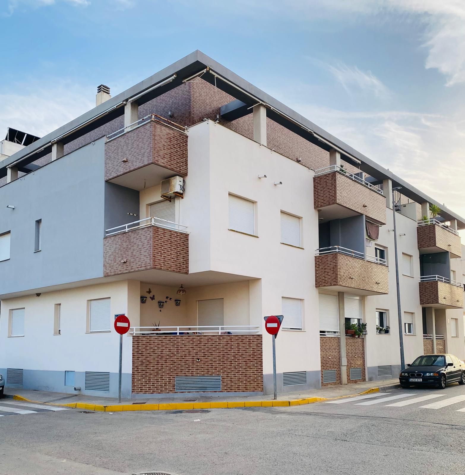 Long-Term Rental: Apartment with Parking and Pool in Formentera del Segura