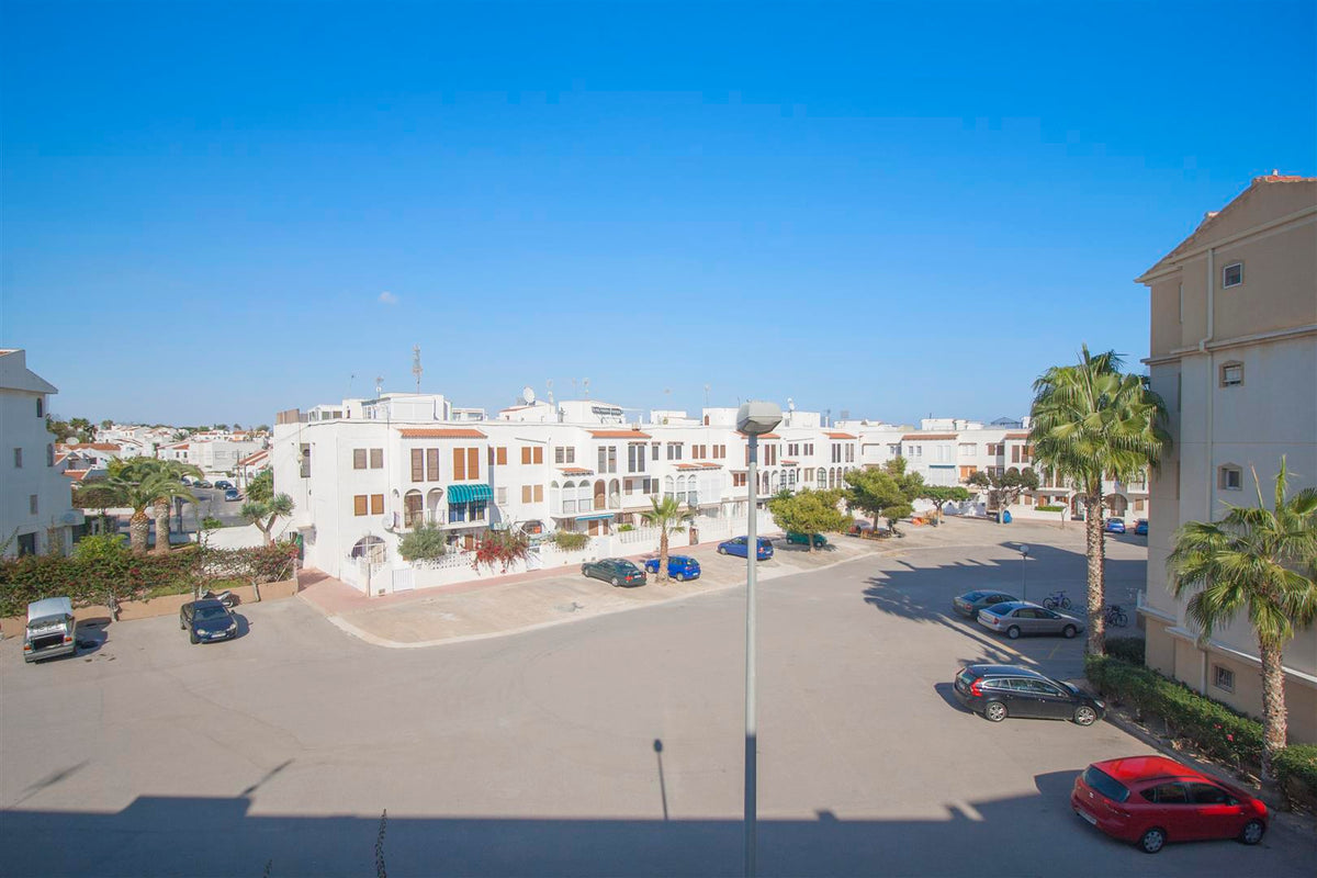 Penthouse with parking space in Torrevieja 1 bedroom